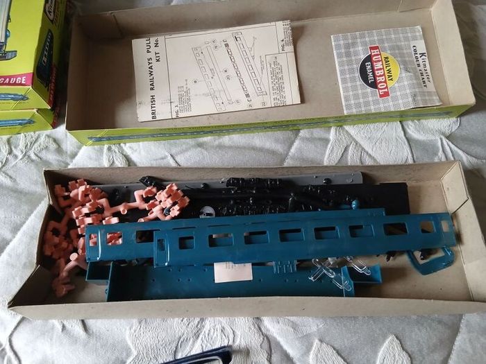 Kitmaster 00 gauge train kits