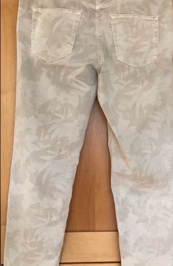 Ladies Beige Cotton Cropped Jeans