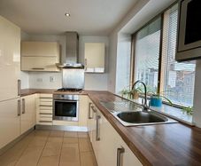 Immaculate High Gloss Kitchen & NEFF Appliances