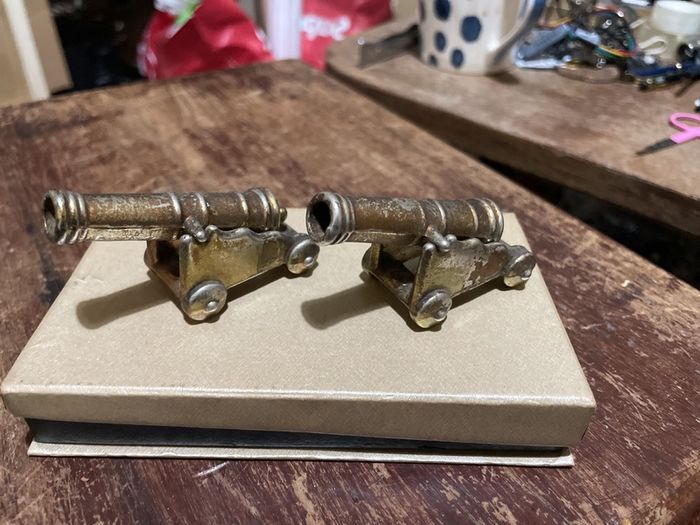 Vintage miniature brass/pewter cannon figurines