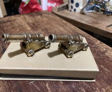 Vintage miniature brass/pewter cannon figurines