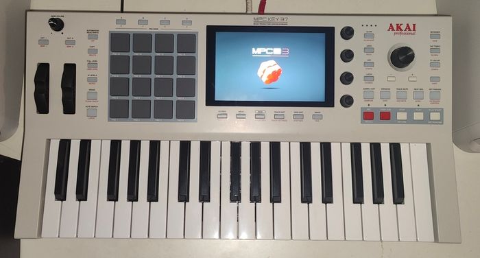 Akai MPC Key 37 Gen 2 Like New