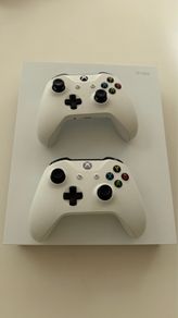 Xbox One S 1TB Console (White) + 2 Wireless Controllers