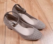 Clarks Mauve Taupe Suede Studded Ankle Strap Block Heels 4UK/37EU