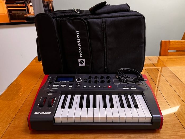Novation Impulse 25 & Carry Case