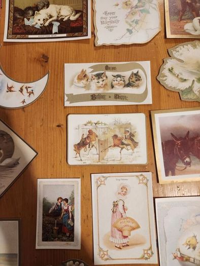 Beautiful Set Of 25 Reproduction  Vicorian Greeting Cards Of The Period 1860-1890 In Presentation Box. In Very Good Condition.