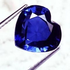 Stunning heart shaped Tanzanite with certificate