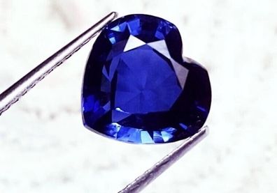 Stunning heart shaped Tanzanite with certificate