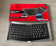 Microsoft Bluetooth Mobile Keyboard 6000 keyboard and keypad set