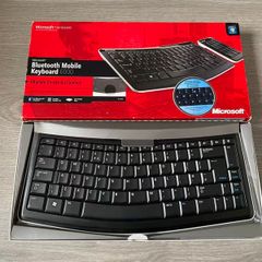Microsoft Bluetooth Mobile Keyboard 6000 keyboard and keypad set