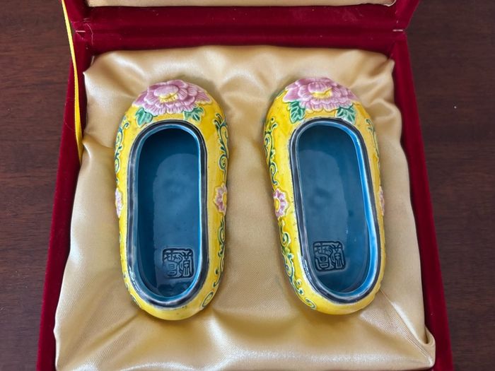 Genuine Chinese ceramic shoes
