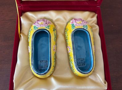 Genuine Chinese ceramic shoes