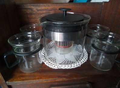 Bodum Coffee Maker & Four Cups