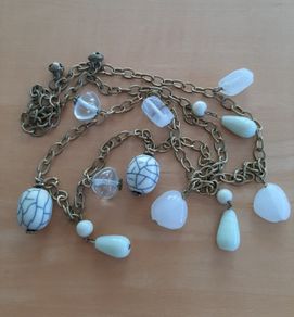 Neck chain with glass stones
