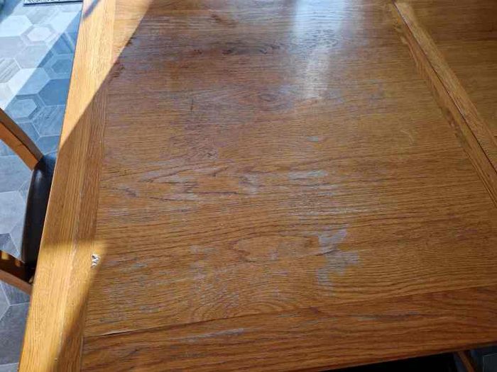 Kitchen table & 6 chairs - priced to sell