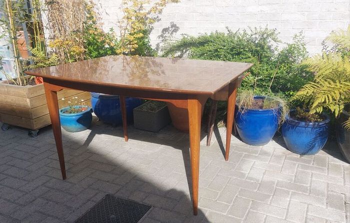 Fabulous Original Mid-Century Modern Extendable Dining or Kitchen Table For Four to Six People, Very Good Condition, Chairs NOT Included