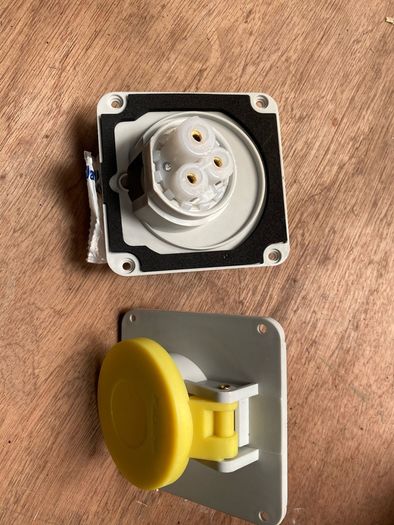 Lot of 21 - 110v Plugs & Sockets Connectors New