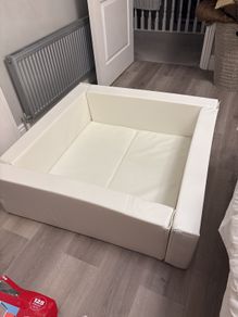 Soft and durable ball pit/playpen.
