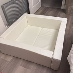 Soft and durable ball pit/playpen.