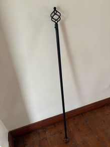 Black Metal Extendable Curtain Pole