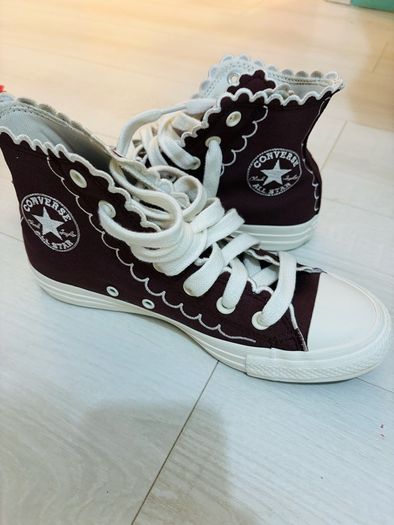 Brown converse size UK6 brand new