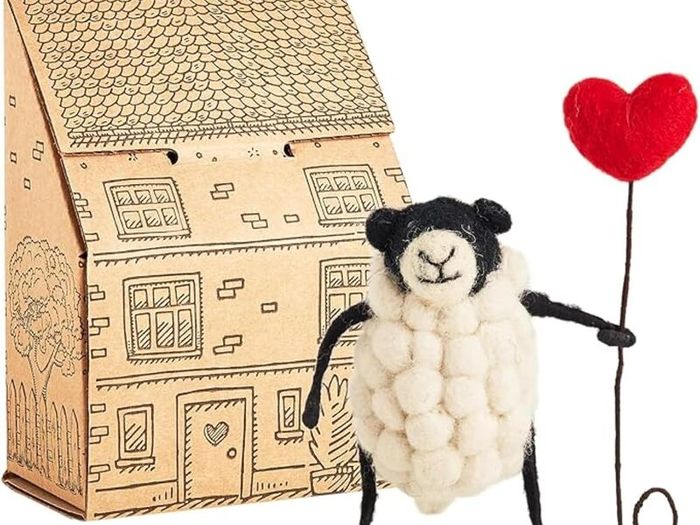 Sheply Sheep with Heart Balloon