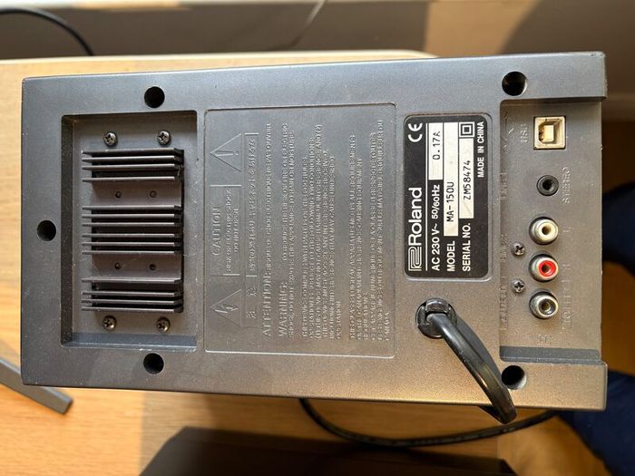 Roland MA-150U Powered Speakers, Pair, Untested