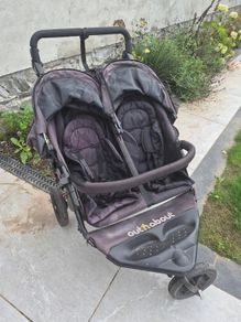Out n about nipper double v4