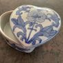 Vintage porcelain heart-shaped trinket box Image 3
