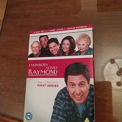 Everybody loves Raymond series 1 dvd box set.