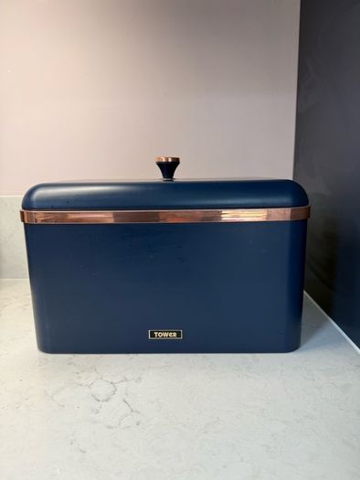 bread bin & matching roll holder