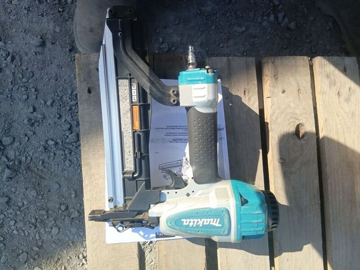 Makita 2nd Fix Pneumatic Nailer