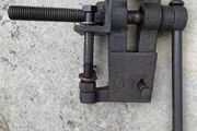 Small Antique blacksmith leg vice