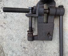 Small Antique blacksmith leg vice