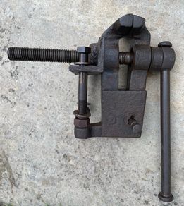 Small Antique blacksmith leg vice