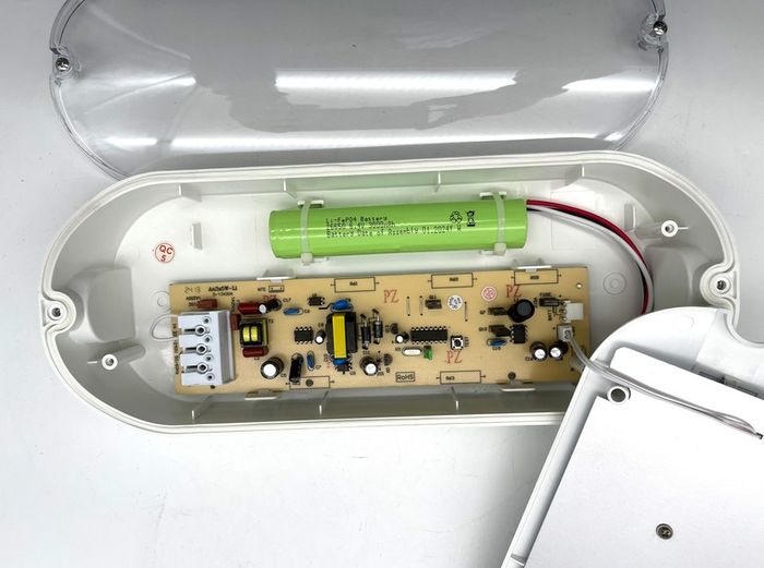 Ansell Emergency LED Bulkhead Light 8W 3Hr Maintained AOSLED/3M/ST 550lm 6500K IP65