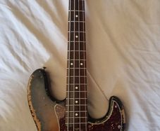 Heavy Relic Jazz Bass With Peavey amp