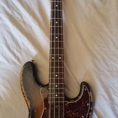 Heavy Relic Jazz Bass With Peavey amp