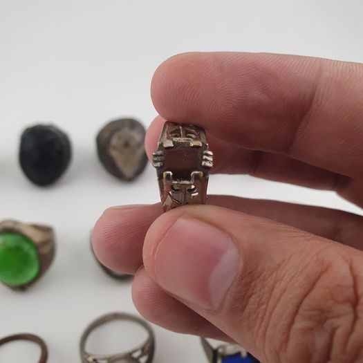 Antique 15 Heritage Style Rings Mixed Brass Glass & Decorative Stone Collection