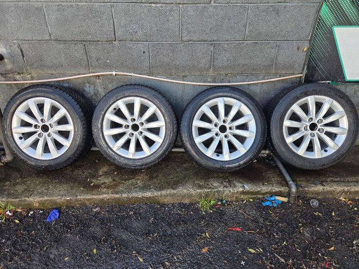 Alloy Wheels with Tyres