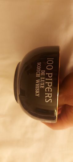 100 pipers De Luxe bowl unusual scotch whisky bowl ,buyer collects or pays postage, sold as seen ,hard to come by,