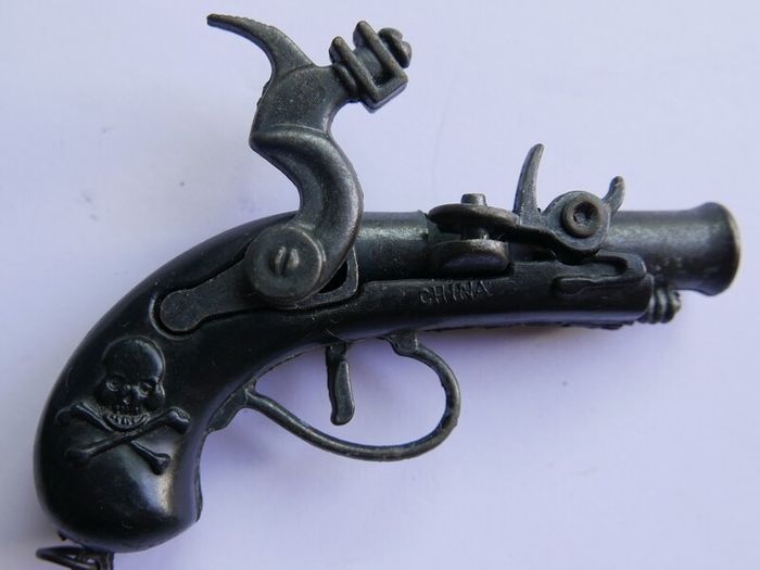 Vintage Bluebeards Flintlock small Cap Gun (in working order)