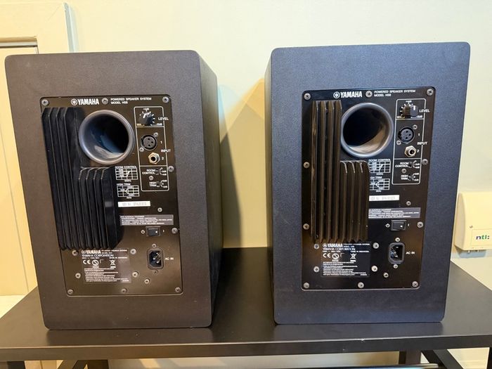 Yamaha HS8 Powered Studio Monitors - Pair