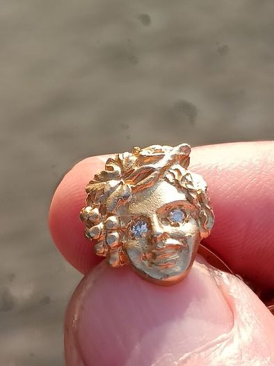 A Stunning pair of Mid Nineteenth Century Gilt Silver Cufflinks with Diamond Eyes