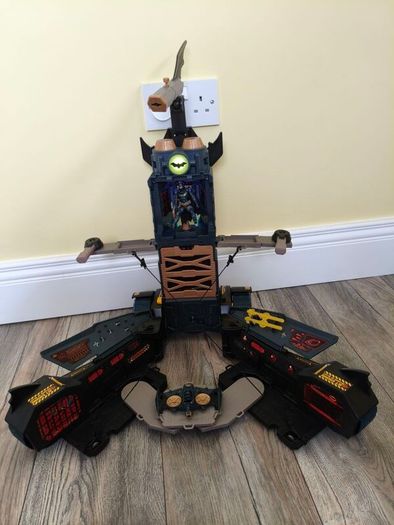 Batman Transforming Batmobile Lair