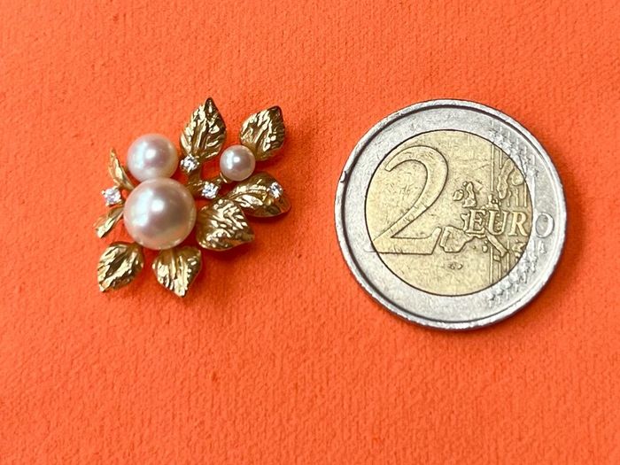 Vintage 14ct Gold & saltwater Pearl Floral Pendant