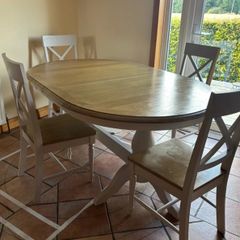 Oak table and 4 chairs.