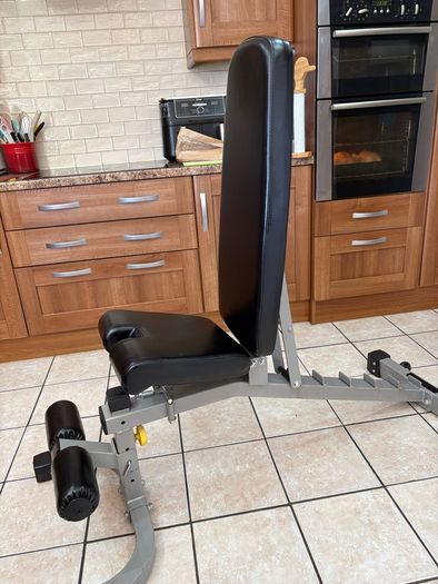 Heavy, Large Highly Versatile Weight Bench, Fully Adjustable!!