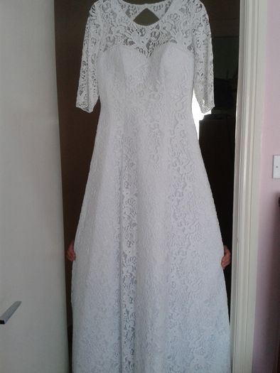 Brand new lovely wedding dress.