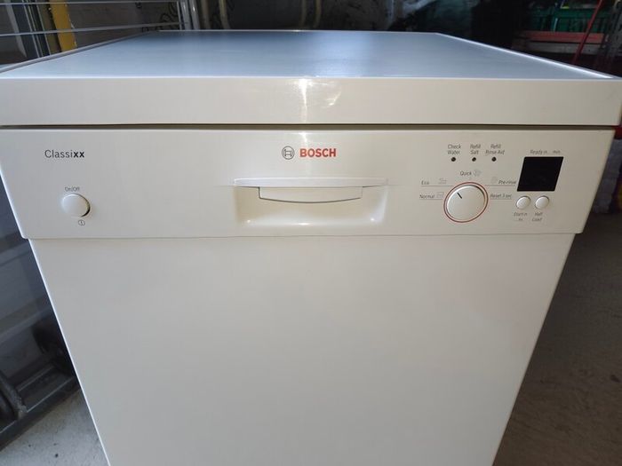 Freestanding Bosch Classixx dishwasher.